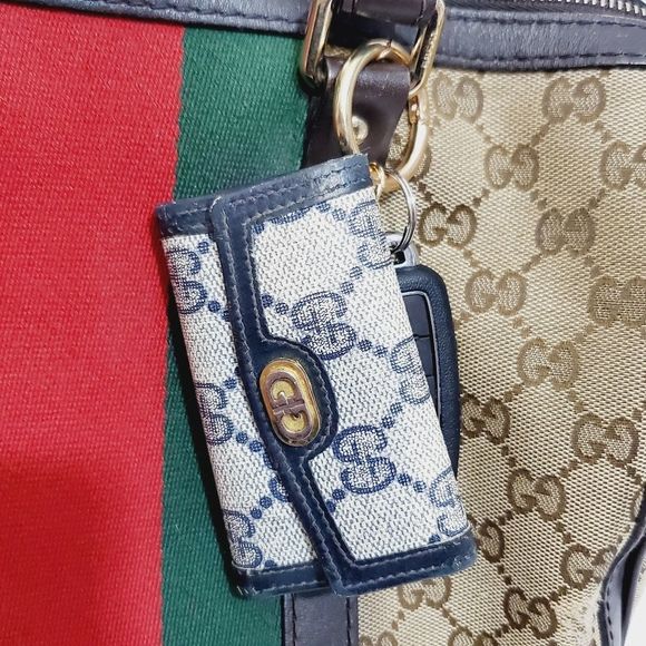GUCCI auth GG monogram VTG key case hook blue